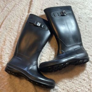 Men’s midcalf kamik rain boots size 6